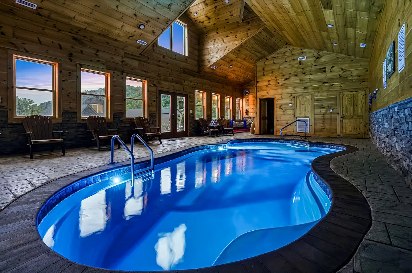 Walden’s Creek Lodge: Indoor Pool & Mountain Views