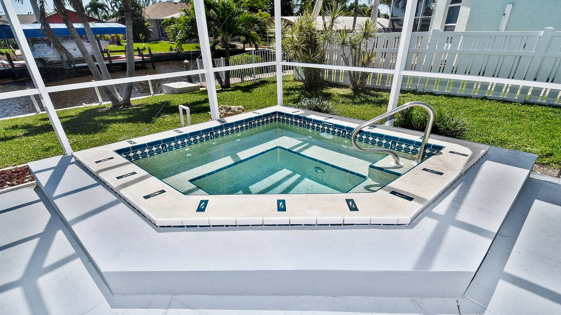 Coral Sunshine - large south terrace with pool/spa in Cape Coral, Florida, United States — photo 3