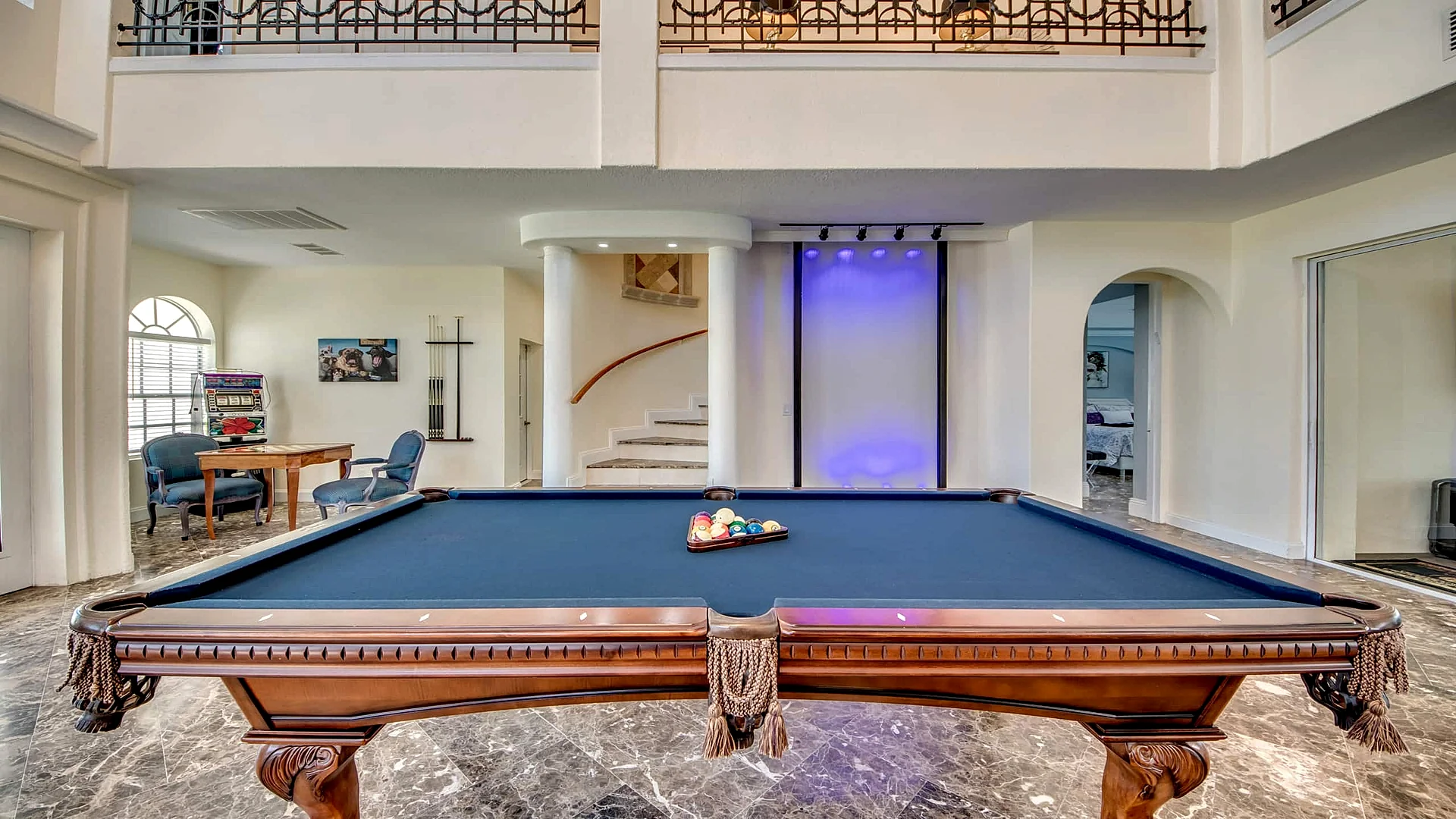 Golden Globe - luxury on the canal with pool/spa in Cape Coral, Florida, United States — photo 2
