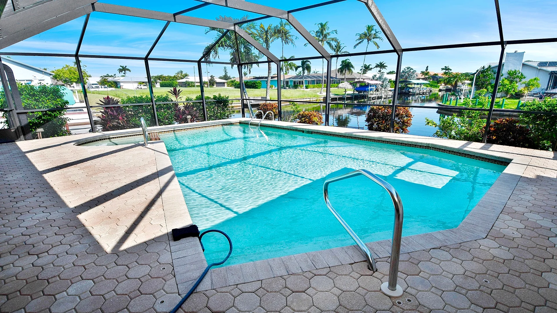 Love Bird – Canalfront heated pool pet friendly in Cape Coral, Florida, United States — photo 3