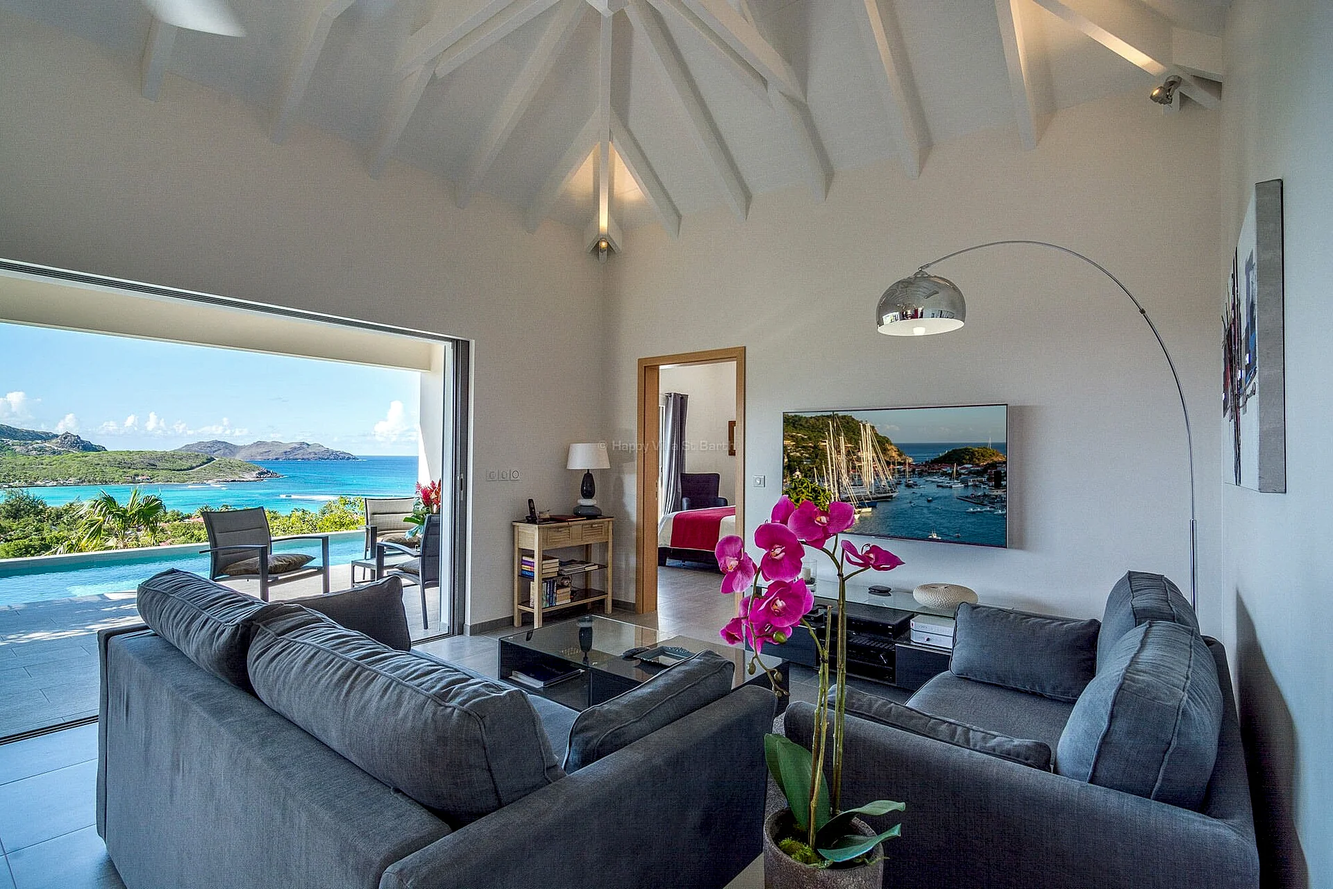 Modern Villa Suite Acajous Boasts Splendid Views !