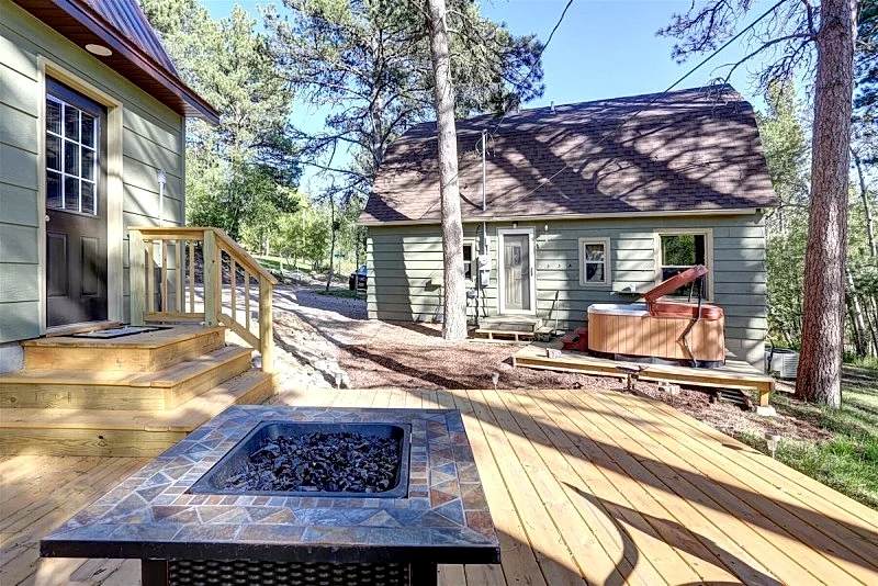 Tall Timbers Lodge with foosball, private hot tub and close to the slopes!