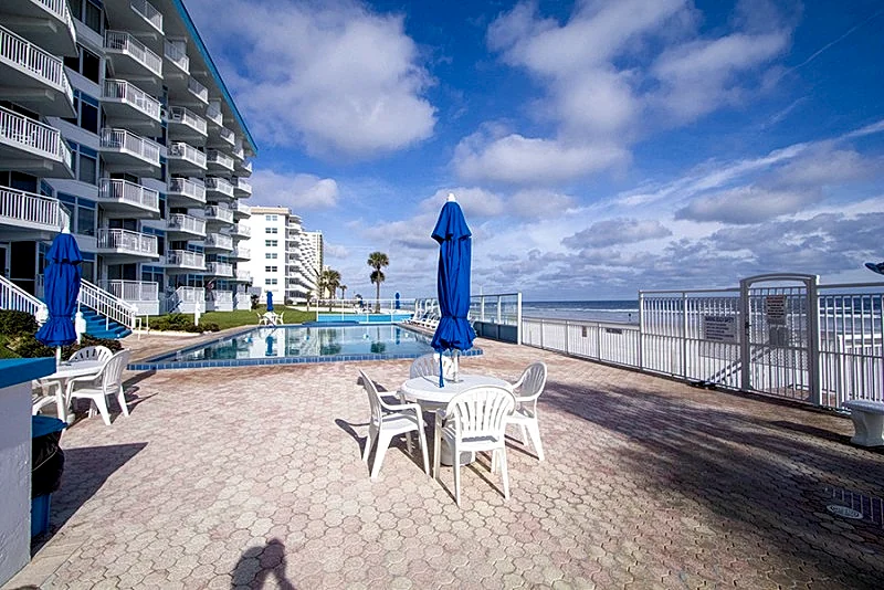 Beautiful Atlantic Ocean Beach front Condo in Sunny Florida!