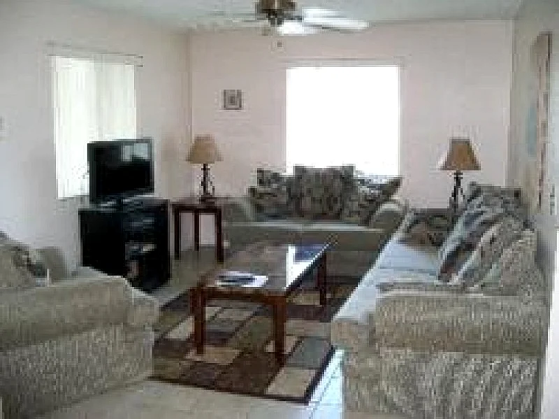 Park Lake Condos Winter Haven | Lakefront Rentals on Lake Lulu | 2-Bed, 1-Bed Units