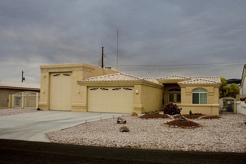 Quiet 3 Bd Plus Den 2 Ba Home w/2 Car Garage & Gated RV Parking