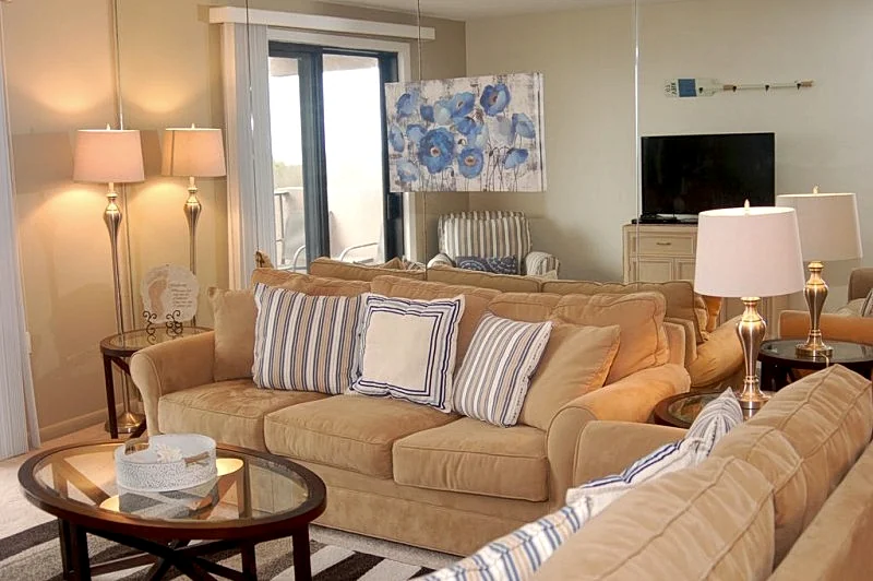 Kick Back & Relax in our Beautiful Beach Condo - beach 1 block away
