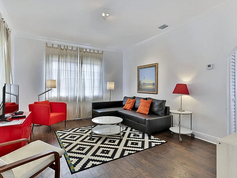 10 Minutes Away from Brickell Like New