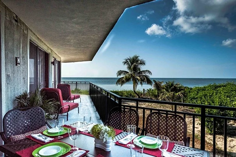 3 Bdrm - Ocean View Every Room-Secluded -Quiet-OCEAN FRONT- 90 FT BALCONY