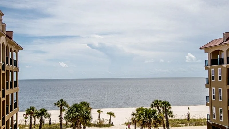 Already Dreaming Of A White Sand Winter? 2 Bedroom / 2 Bath- Sleeps 6!