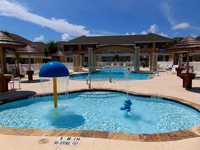 1b/1b for 6 (max4adults)! Heated pools! Steps from the BEACH!Netflix!Playground!
