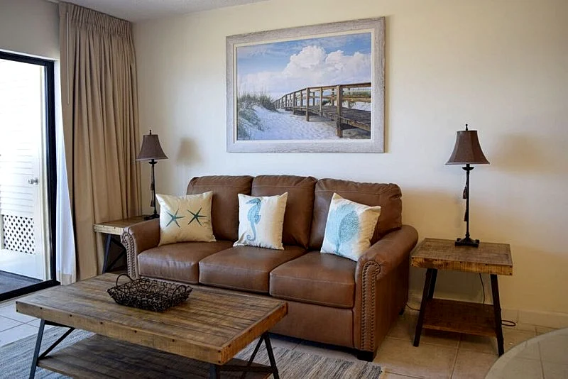 Penthouse- Next to Pier - Fully Renovated