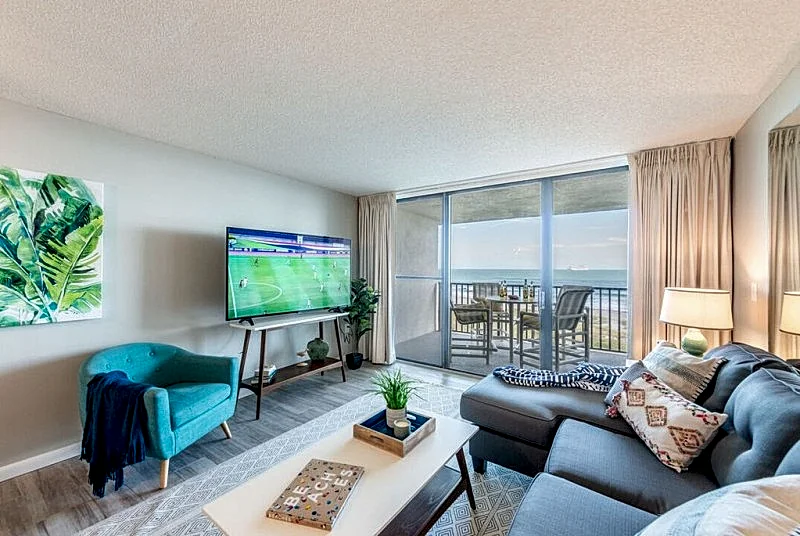 Penthouse l Oceanfront l Modern l On the Beach!