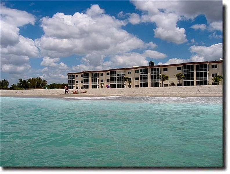 Enchanting Beachfront 'Toes in the Sand' Condo