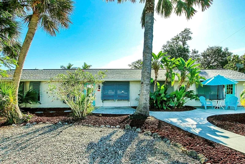 POINCIANA, Spacious & Bright, pool, pet friendly