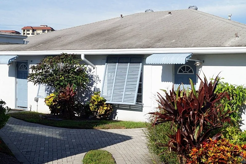 V2-2 BR, direct waterfront, 2 min walk to beach