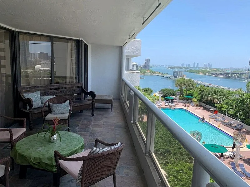 The Grand Resort style- 10min to beach & brickle.