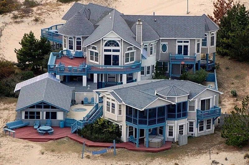 Majestic Oceanfront Estate w/ pool, hot tub, theater, elevator: Sunnybank-NC.com