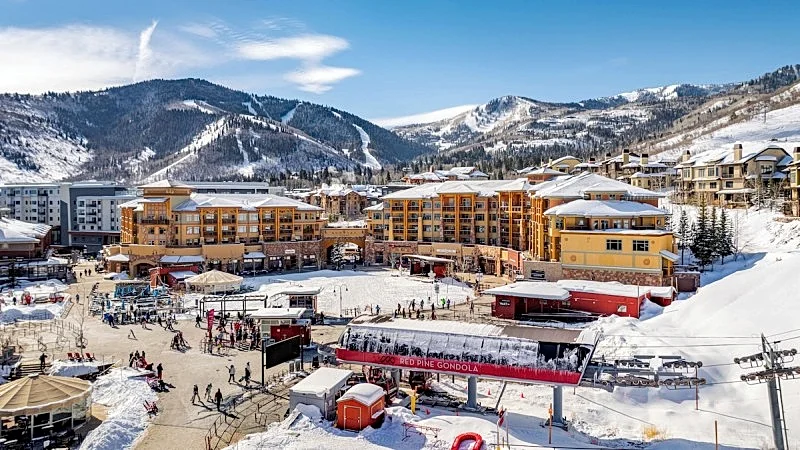 Superior Ski In Ski out, Top floor Penthouse, Pool, Hot Tubs Conde Nast Forbes Award Winner B508