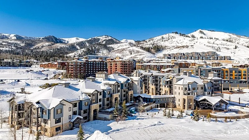 Resort property, spacious two bedroom sleeping up to 10, pool, steps to skiing and golf, enjoy SV221