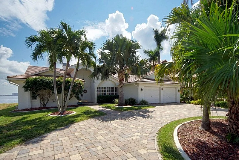 CCVS - Dream Villa Riverview - Directly on the Caloosahatchee River in Cape Coral