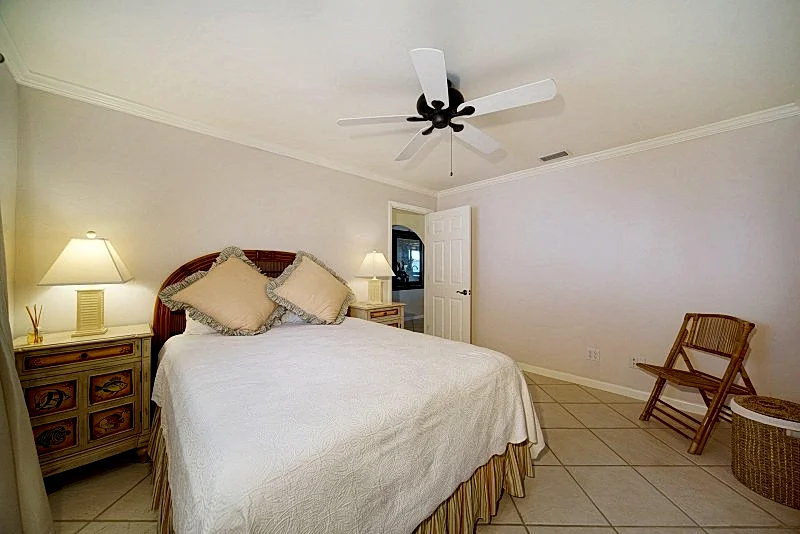 CCVS - Villa ThunderBird Lake: Eight-Lake Views & Tiki-Hut Sundowners in Cape Coral