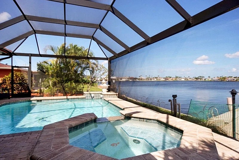 CCVS - Lake Villa: Relaxing Retreat with Lake Views, Pool & Whirlpool in Cape Coral