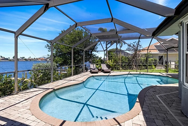 CCVS - Villa Frangipani – Romantic Key West–Style Lakefront Retreat in Cape Coral