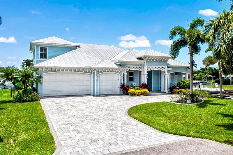 CCVS - Luxury Villa Caribbean Breeze - Key West Style Waterfront Retreat in Cape Coral