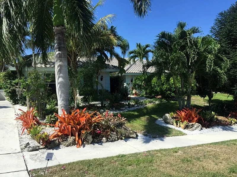 RELAX IN LARGE 3000 SF, 4 BEDROOM, 3 BATH HOME