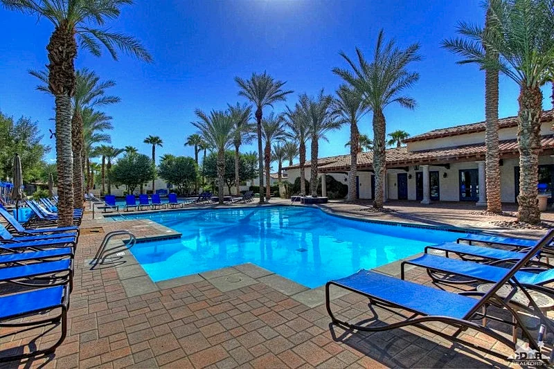 #375- Gorgeous Townhouse, Great Location