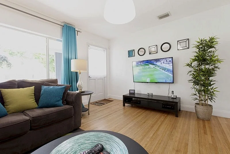 Safe and Clean Haven - Private Heated Pool, BBQ, Bikes, Beach Chairs