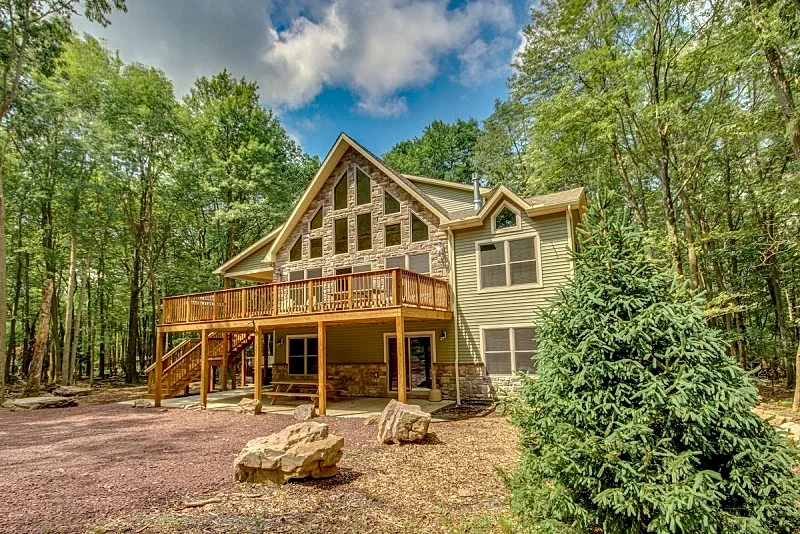 "Aspen" Near Lake/ Beach/ Skiing, Sound System, Grill, Pool Table, Hot Tub, Fire Pit, Gas Fireplaces