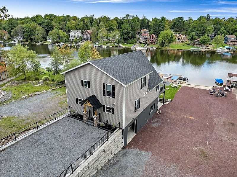 Lake Front! "Great Lake Escape" Dock w/ Hot Tub, Fire Pit, Pool Table, Foosball & Shuffleboard