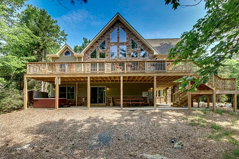 "On The Rocks", Hot Tub, Pool Table, Foosball, Bar, WIFI