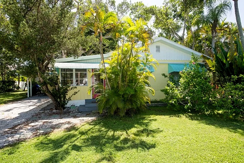 19 Palms. Quaint Old-Florida Charm. Blocks From Beach And Bay 2BR 1 BA