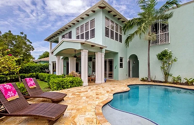 2 blocks to beach, waterfront estate, heated pool, dock, backyard water sport