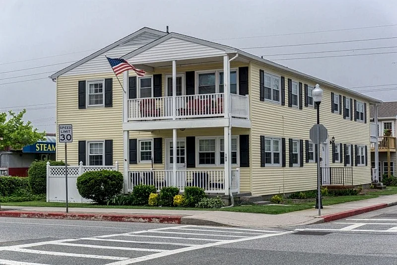3 Bed, 2 Bath 30th Street Condo, 100 yards to the beach