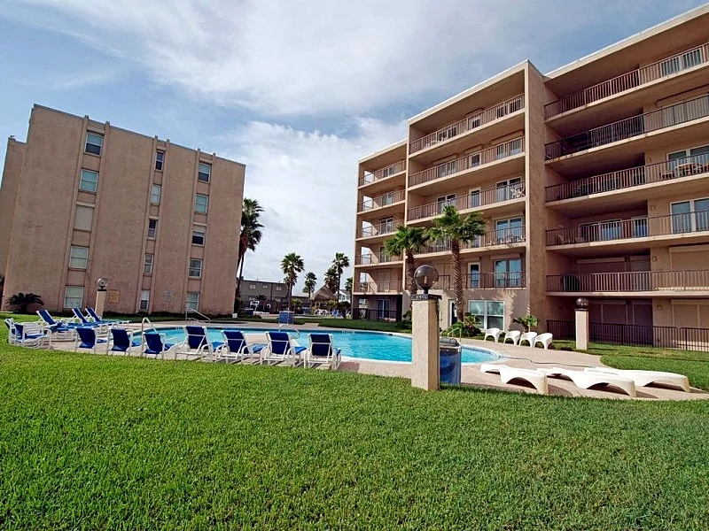3 Bdr/2b Beachfront Condo a Family Friendly Vacation Oasis