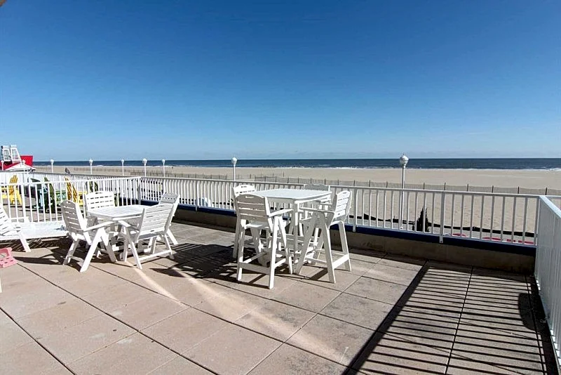 Georgous Large Ocean Front Condo on Boardwalk w/ Extended Balcony Roof Top Pool