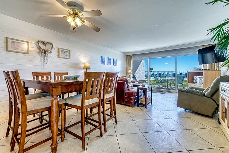 C104 | Beachfront with Beach Service, Pool, & WiFi