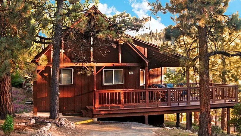 Authentic big bear cabin, close to lake/village, great couple's getaway