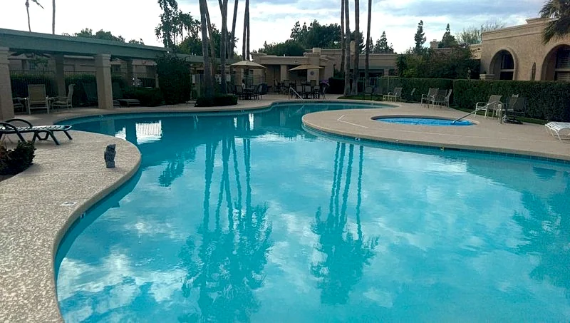 Luxury Condo Living In Fabulous Location!!
