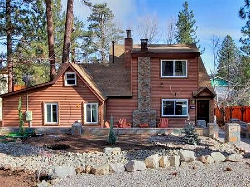NEWLY REMODELED Modern Rustic Cabin -Wifi, cable, BBQ, PS3/wii, air hockey