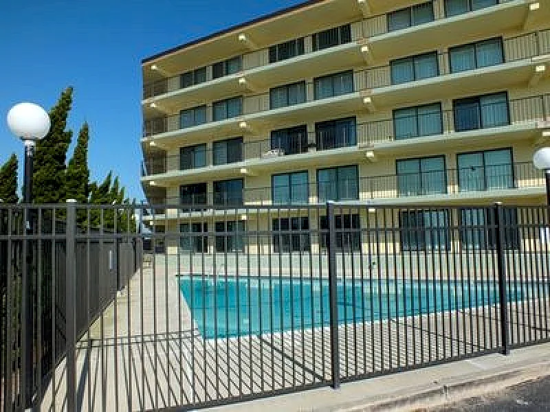 Diamond Head - Ocean View Condo w/Pool, Elevator And Just Steps To The Beach!!