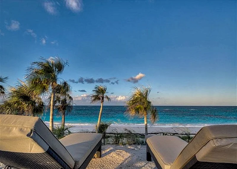 New Luxury Beachfront Villa with Private Pool, Resort Privileges