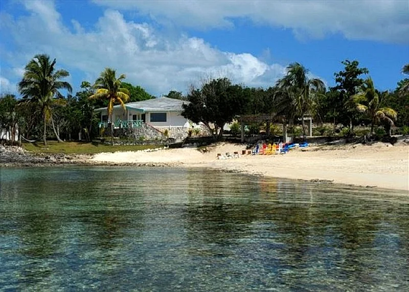 Pau Pau Bay Beach Estate