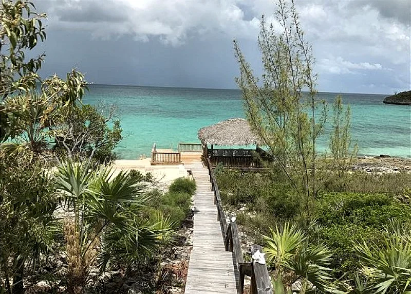 Cozy Cottage steps from Rainbow Bay Beach; Tennis Court