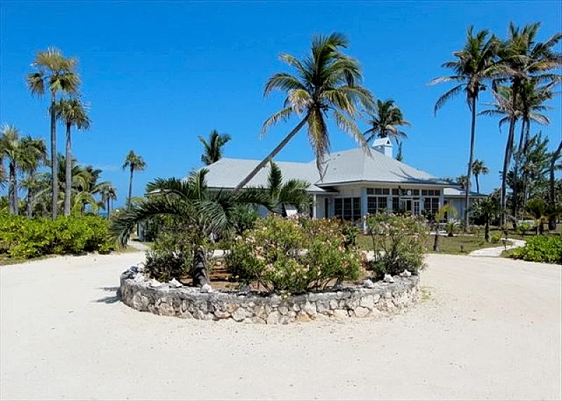 Grand Beachfront Estate on Five Private Acres w/ Kayaks, Hammocks, Snorkeling