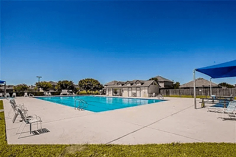 3 Bedrooms 2 Bathrooms House S Creekbend Dr