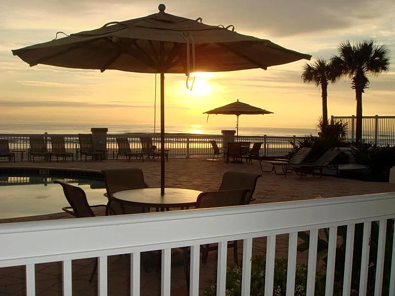 Oceanfront Suite, Daytona Beach Ground Level and a Breathtaking Ocean View.